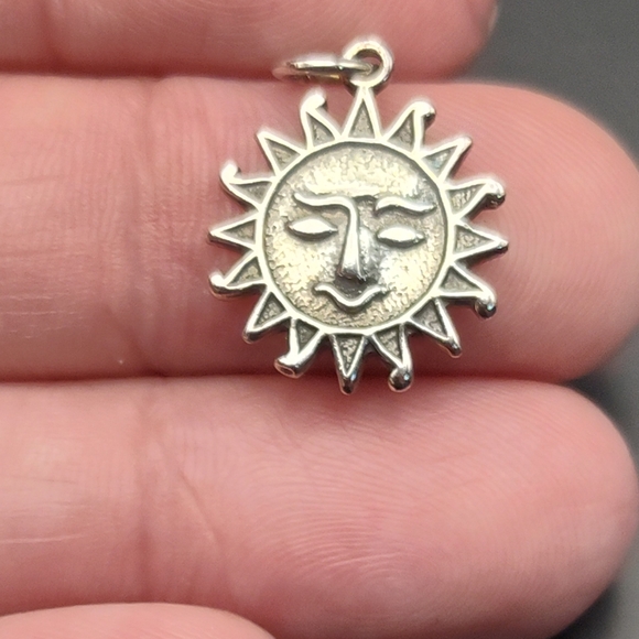 Vintage "Sun" charm for charm bracelet - Picture 1 of 6
